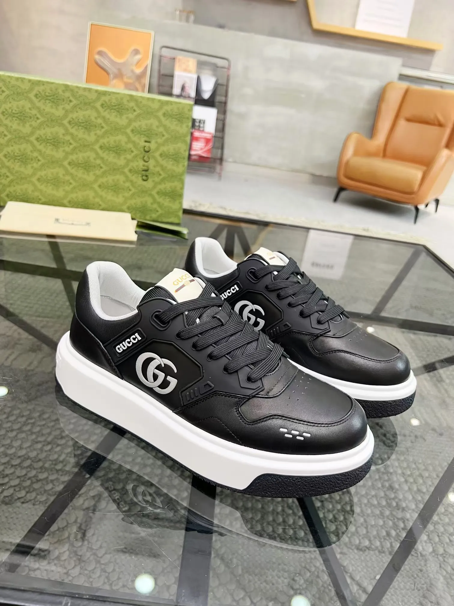 Men's Men's Shoes Men's Men's 💰460 new men's shoes GUCCI [Lightning] latest shoes shipped. Original quality, fashionable, made of special materials, sheepskin lining, brand new packaging. The foot feels super comfortable and the workmanship is impeccable. Size: 38-45
